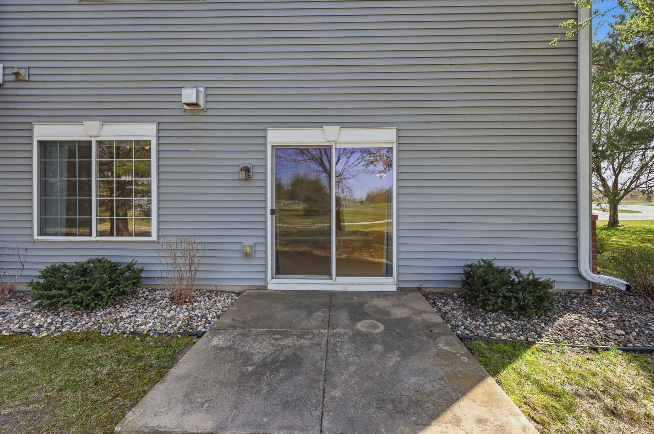 8507 Grove Circle Shakopee, MN 55379 - Photo 3 of 18