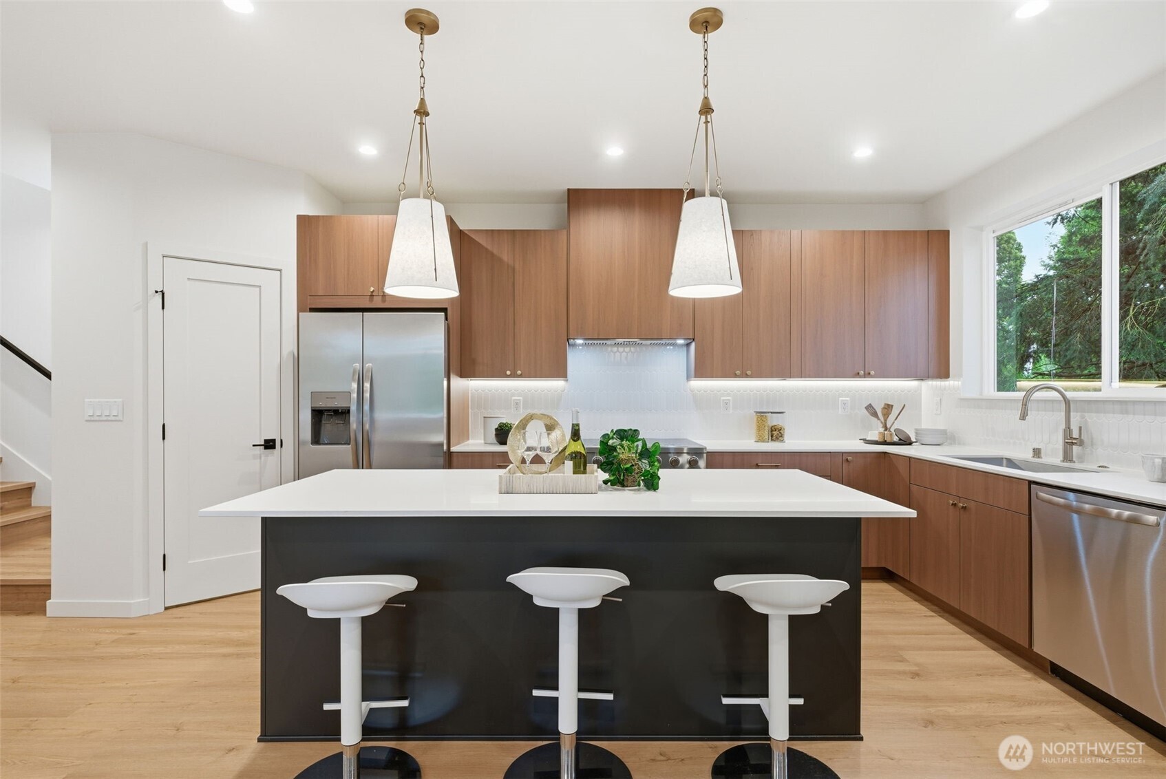 9725 Evanston Avenue North Seattle, WA 98103 - Photo 4 of 40