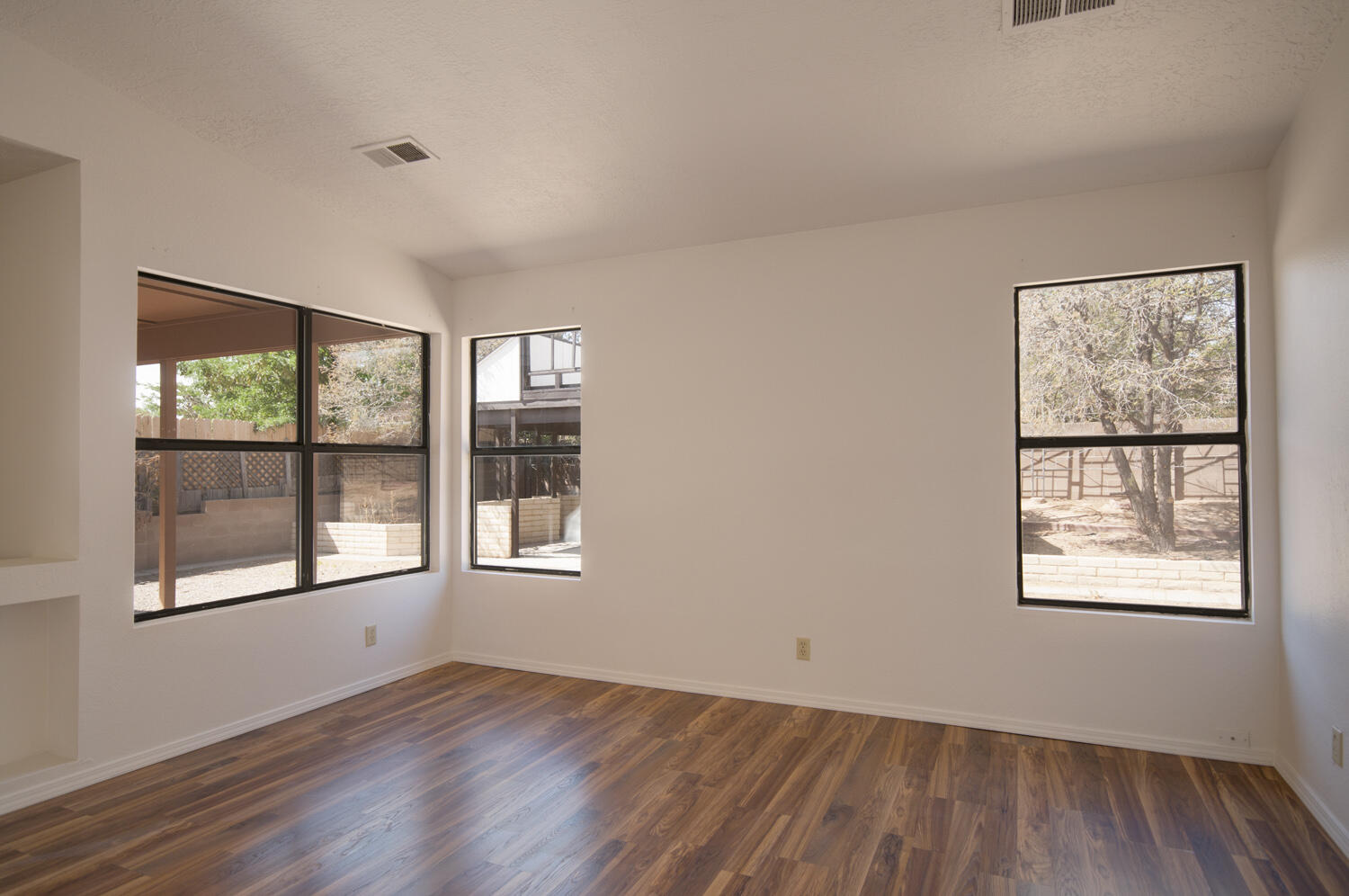 2574 Bogie Road Southeast Rio Rancho, NM 87124 - Photo 12 of 31 Gallery Image 12