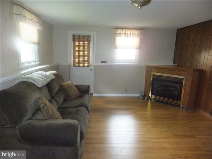 406 Valley View Road Willow Grove, PA 19090 - Photo 15 of 25 Gallery Image 15