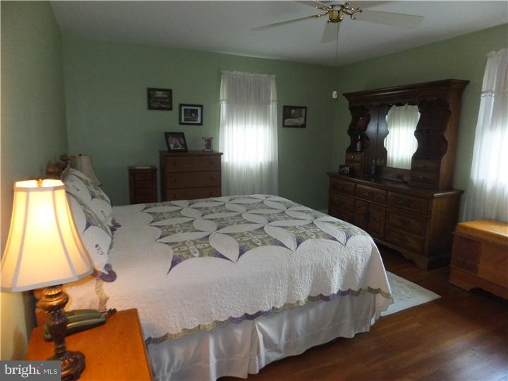 406 Valley View Road Willow Grove, PA 19090 - Photo 17 of 25 Gallery Image 17