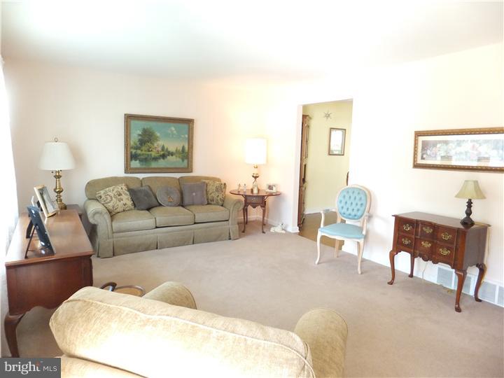 406 Valley View Road Willow Grove, PA 19090 - Photo 6 of 25 Gallery Image 6