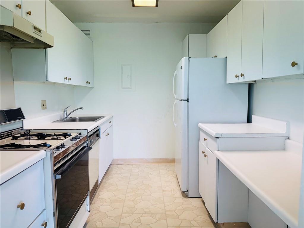 1150 Bower Hill Road, Unit 718B Mt. Lebanon, PA 15243 - Photo 12 of 21 a kitchen with a stove and a refrigerator