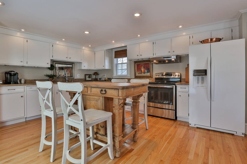 38 Putnam Road North Andover, MA 01845 - Photo 3 of 28 Gallery Image 3