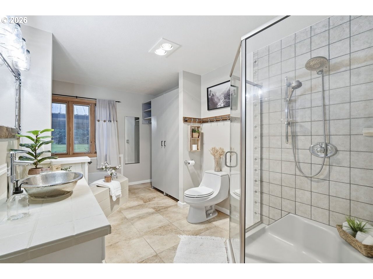 20044 South Fischers Mill Road Oregon City, OR 97045 - Photo 15 of 48 a bathroom with a sink toilet and shower