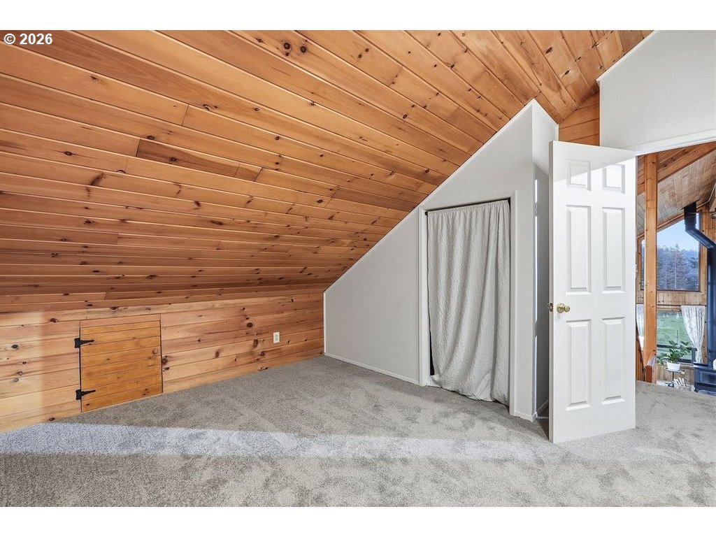 20044 South Fischers Mill Road Oregon City, OR 97045 - Photo 26 of 48 a view of a room with garage