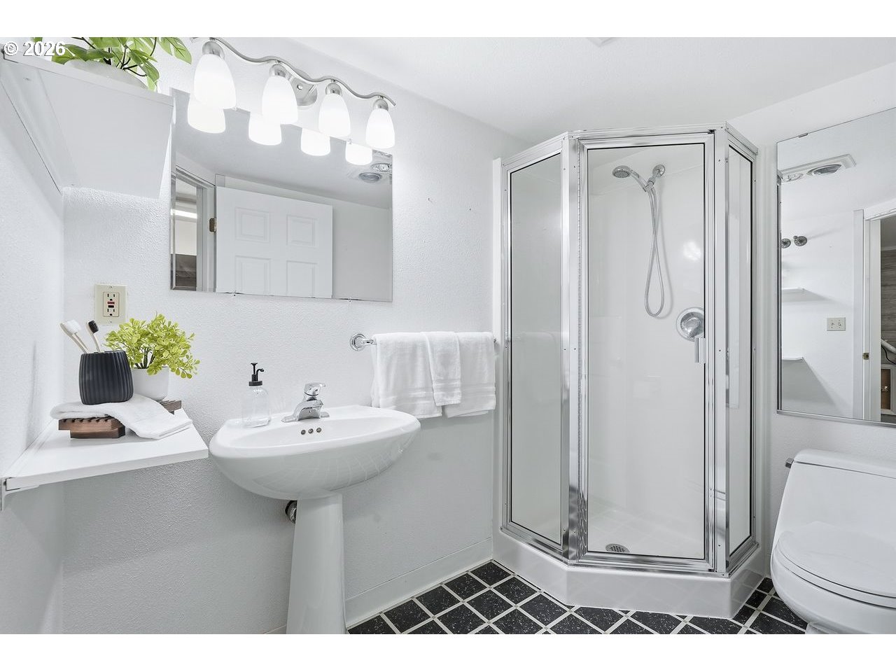 20044 South Fischers Mill Road Oregon City, OR 97045 - Photo 27 of 48 a bathroom with a sink toilet and shower