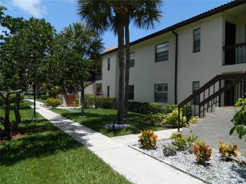 21726 Arriba Real, Unit E Boca Raton, FL 33433 - Photo 1 of 17 Exterior Front