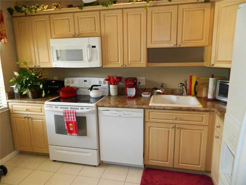 21726 Arriba Real, Unit E Boca Raton, FL 33433 - Photo 2 of 17 Kitchen