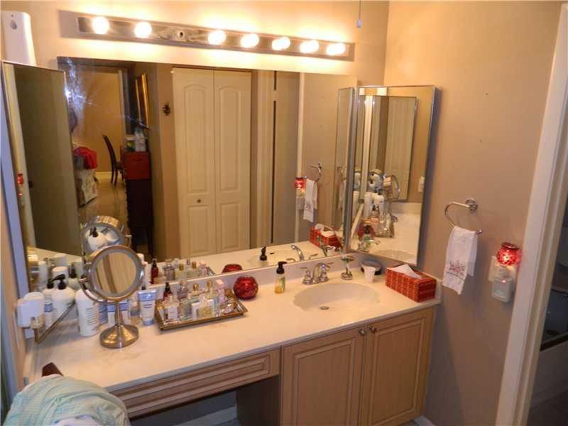 21726 Arriba Real, Unit E Boca Raton, FL 33433 - Photo 10 of 17 Master Bath/Spa