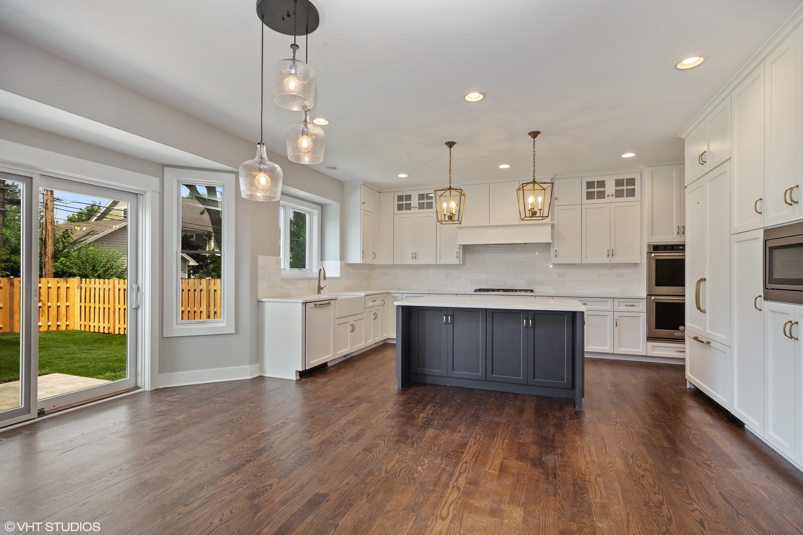 152 Avon Road Elmhurst, IL 60126 - Photo 2 of 15