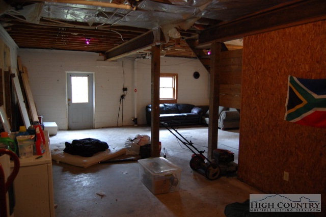 1142 Niley Cook Road Blowing Rock, NC 28605 - Photo 6 of 18 Gallery Image 6