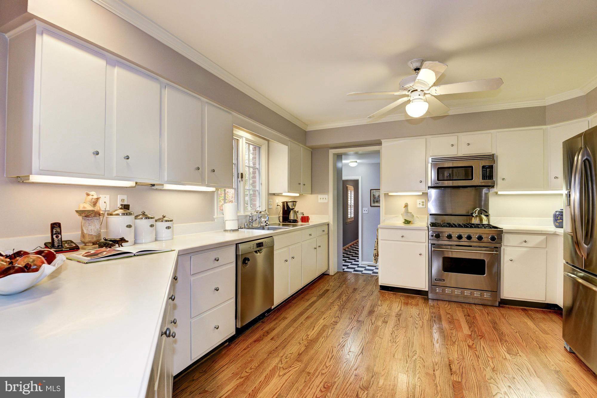 7915 Greentree Road Bethesda, MD 20817 - Photo 16 of 30 Kitchen