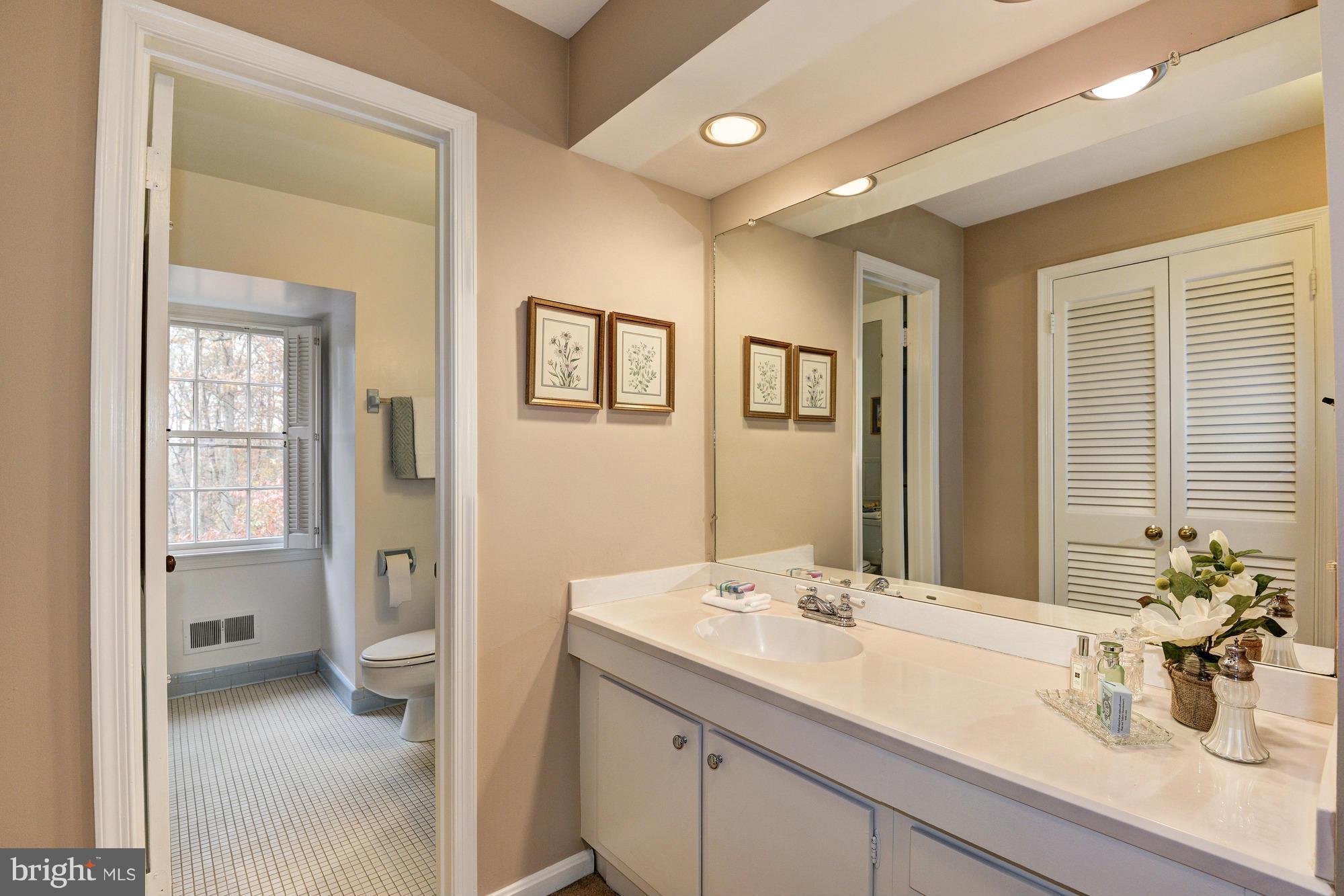 7915 Greentree Road Bethesda, MD 20817 - Photo 19 of 30 Bath (Master)