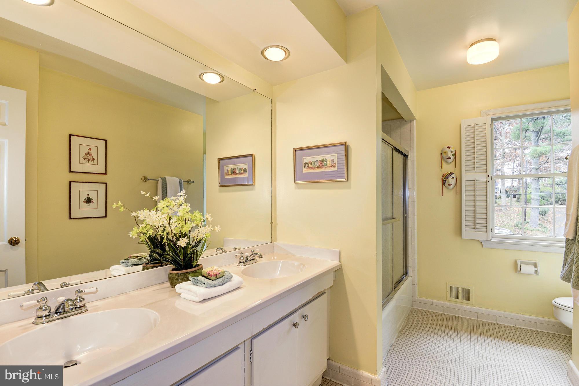 7915 Greentree Road Bethesda, MD 20817 - Photo 22 of 30 Bath