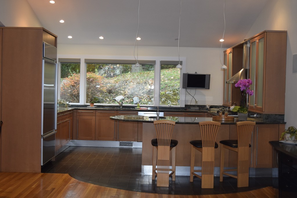 85 Woodcliff Road Brookline, MA 02467 - Photo 11 of 27