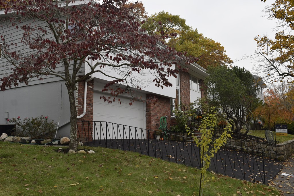 85 Woodcliff Road Brookline, MA 02467 - Photo 3 of 27
