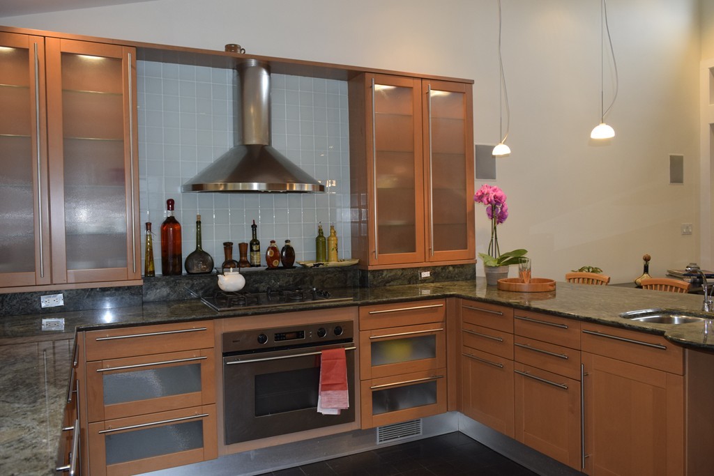 85 Woodcliff Road Brookline, MA 02467 - Photo 10 of 27