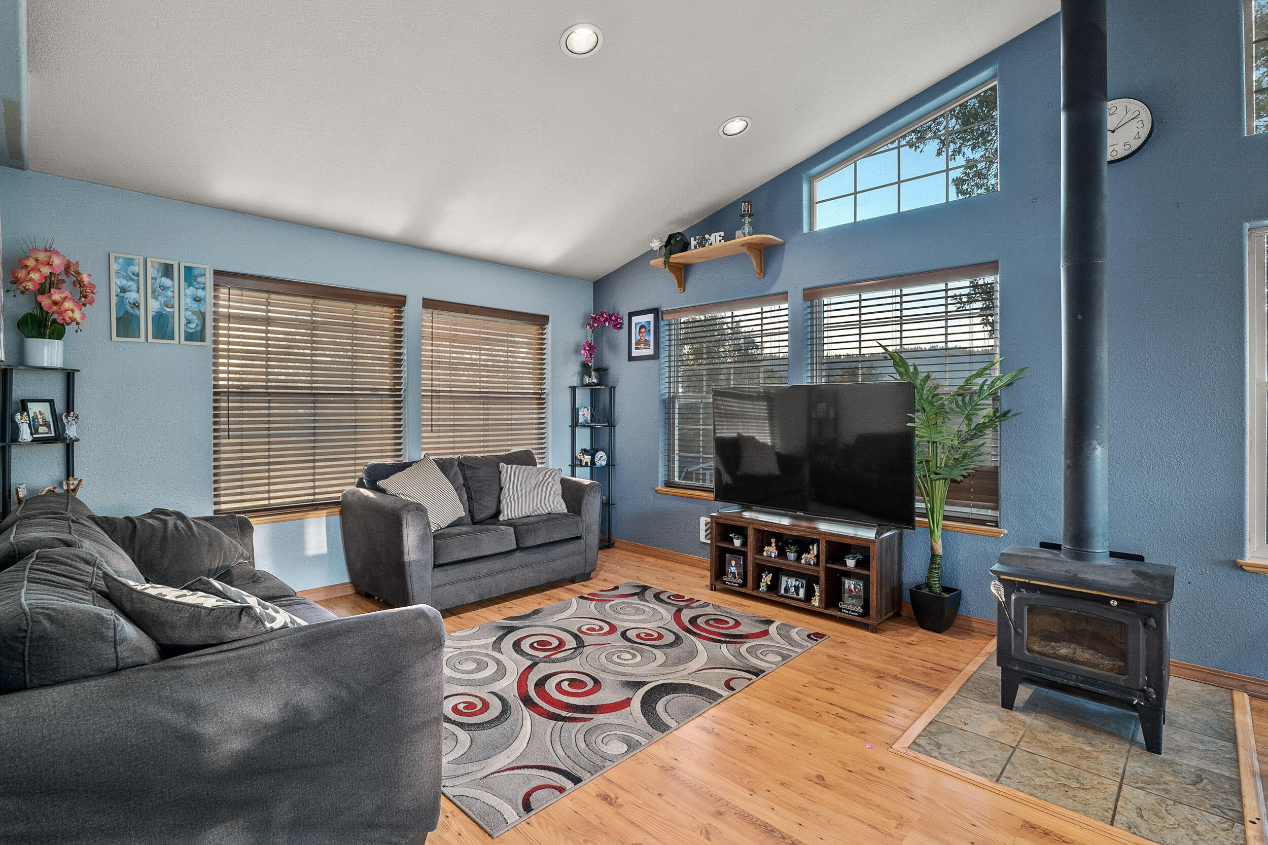 1546 Three Pines Road Grants Pass, OR 97526 - Photo 8 of 37 1546ThreePinesRd-006