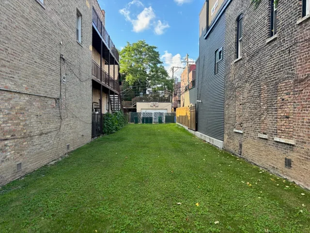 $560,000 | 2150 West Chicago Avenue, Chicago, IL 60622