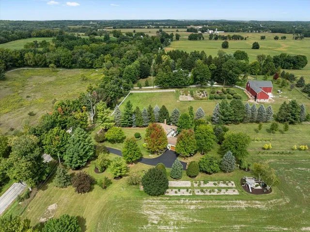 $695,000 | 427 North Maple Lane, Rochester, WI 53105