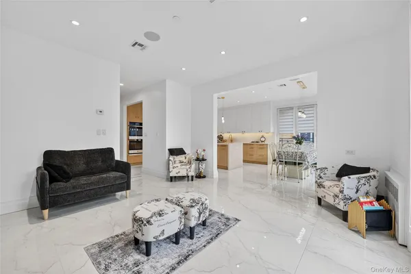 $1,699,000 | 27 Ellish Parkway, Unit 203, Spring Valley, NY 10977