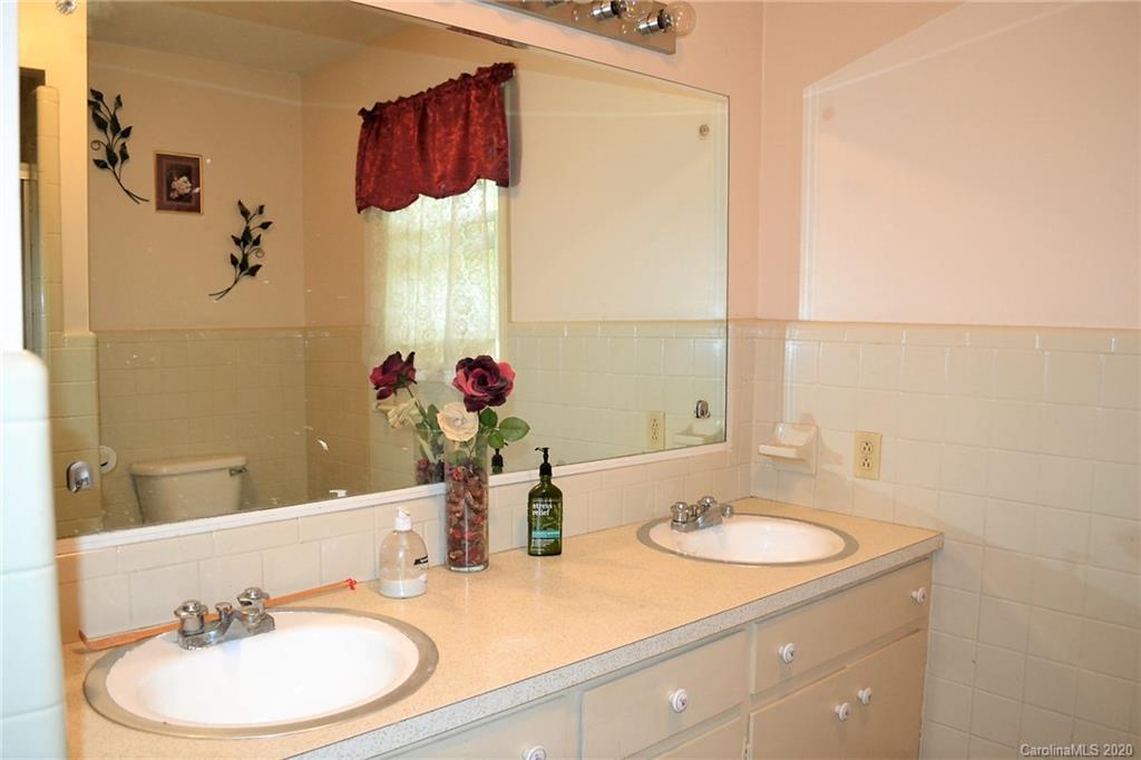516 Riverside Drive Morganton, NC 28655 - Photo 18 of 32 Gallery Image 18