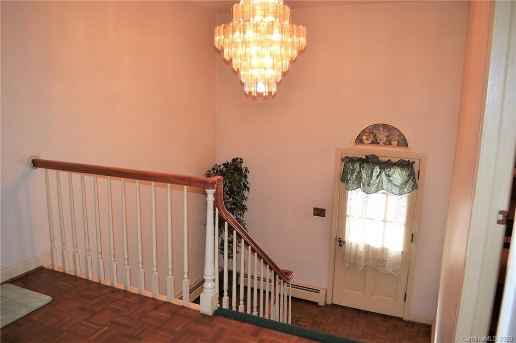 516 Riverside Drive Morganton, NC 28655 - Photo 4 of 32 Gallery Image 4