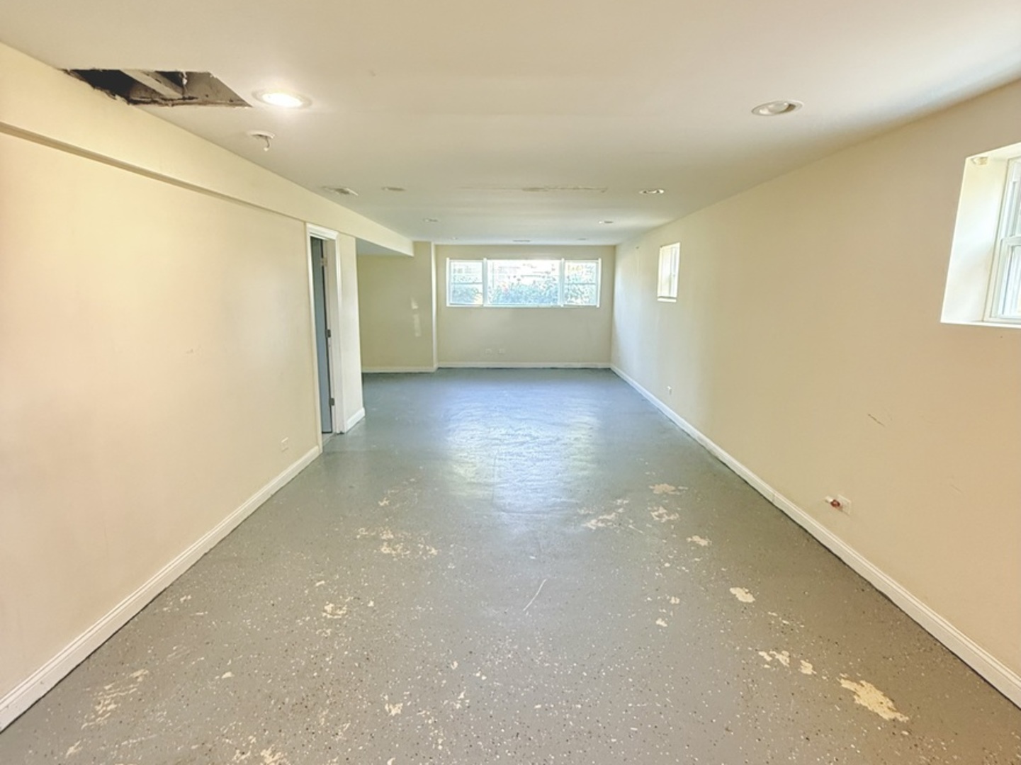 8356 South 78th Avenue Bridgeview, IL 60455 - Photo 28 of 39 a view of an empty room with a window