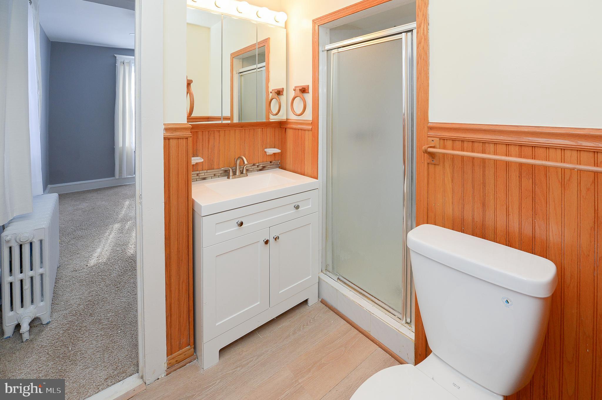 4960 State Road Drexel Hill, PA 19026 - Photo 28 of 40 Jack & Jill Bathroom shared Bedroom 3 & 4