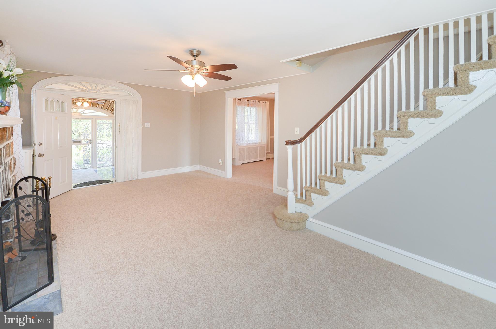 4960 State Road Drexel Hill, PA 19026 - Photo 10 of 40 Living room