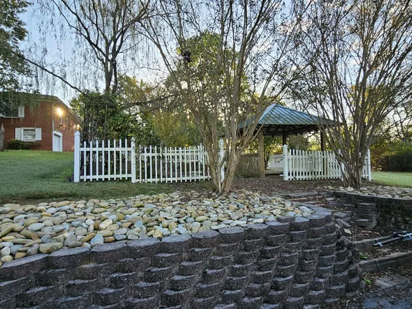 $364,900 | 636 Carmack Avenue, Carthage, TN 37030