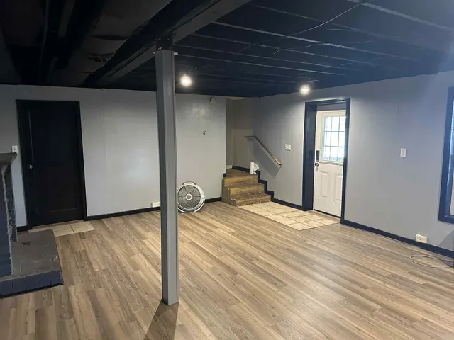 a bed room with a bed