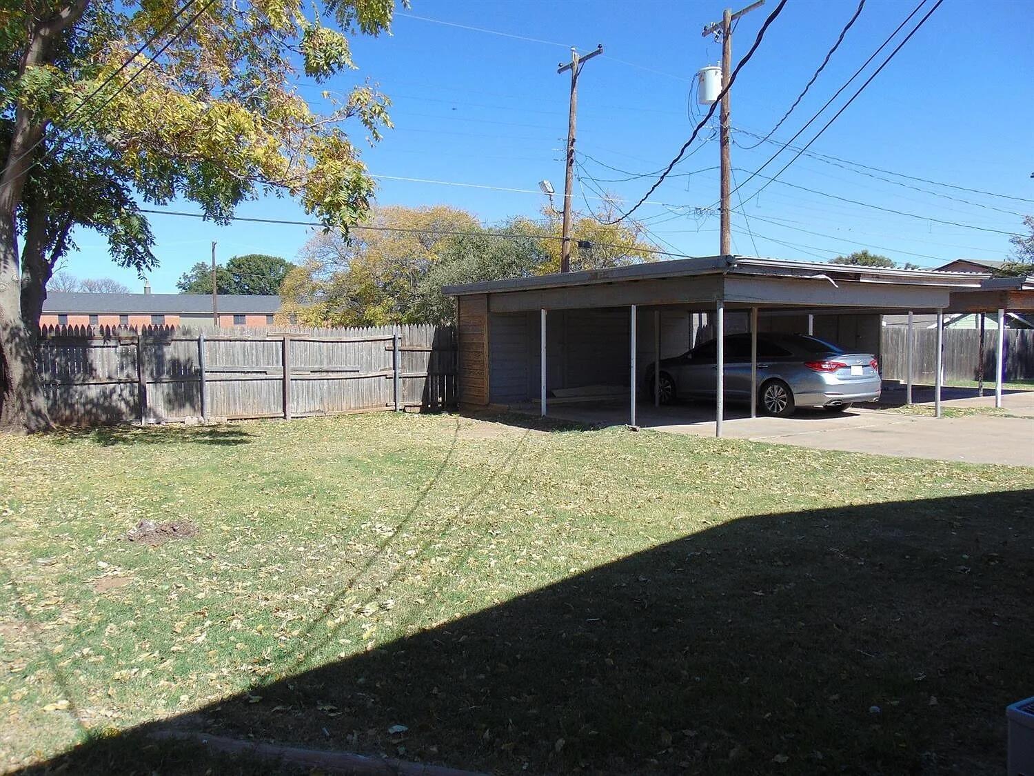 2412 46th Street, Unit A Lubbock, TX 79412 - Photo 2 of 7 23dfcdd6e7184ac71874baabe682d4df-uncropp