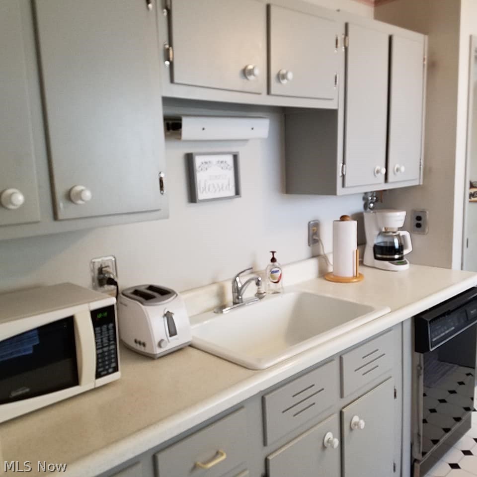 30321 Vineyard Road Willowick, OH 44095 - Photo 3 of 20