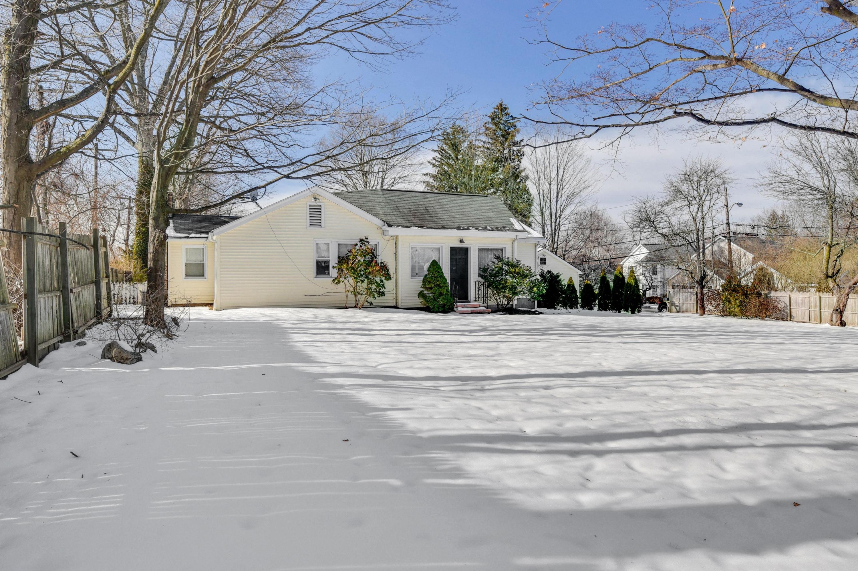 a view of house with a yard