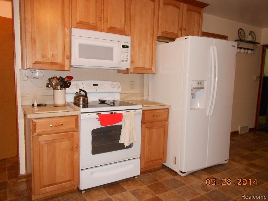 35401 Ash Road New Boston, MI 48164 - Photo 9 of 27 DSCN2654.jpg