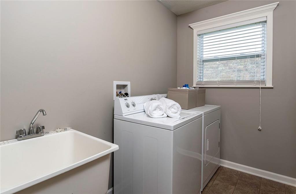 246 Foxwood Road Moon Township, PA 15108 - Photo 14 of 25