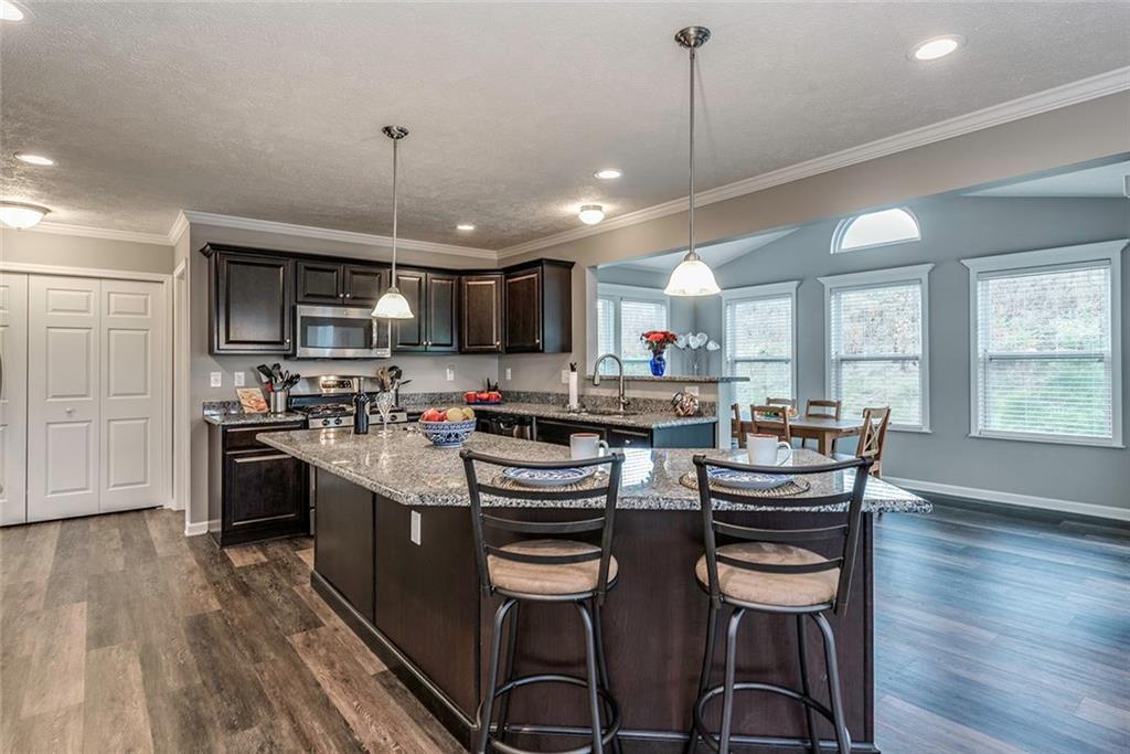 246 Foxwood Road Moon Township, PA 15108 - Photo 4 of 25