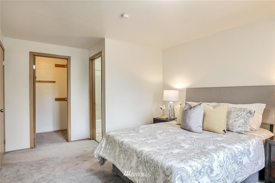 3939 10th Street Southeast, Unit A2 Puyallup, WA 98374 - Photo 20 of 27 a bedroom with a bed and a lamp