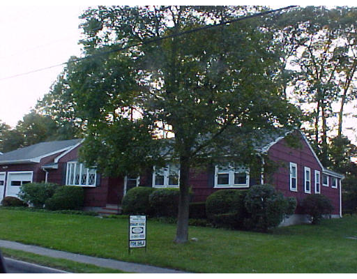 36 Court Road Braintree, MA 02184 - Photo 3 of 4 Gallery Image 3