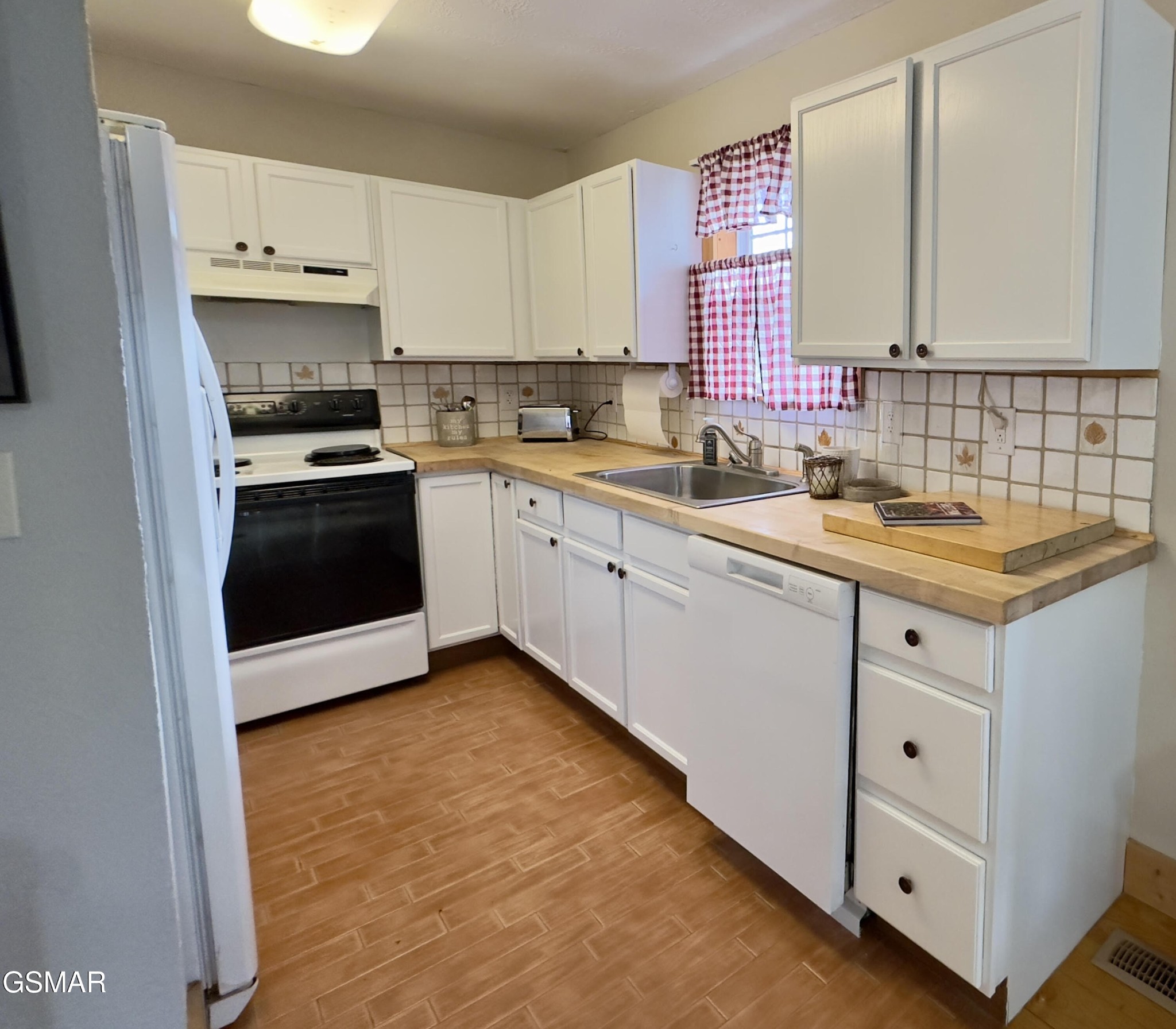 146 Hollow Road Cosby, TN 37722 - Photo 5 of 21 Gallery Image 5