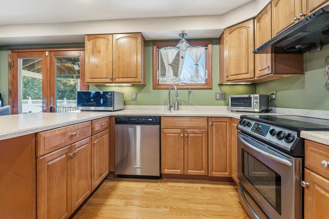 $719,900 | 11 Broadview Drive, Litchfield, NH 03052