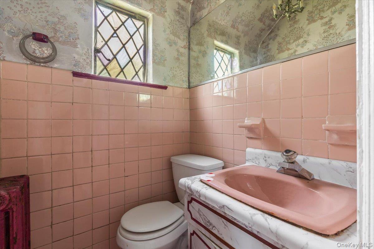 56 Northfield Road New Rochelle, NY 10804 - Photo 9 of 23