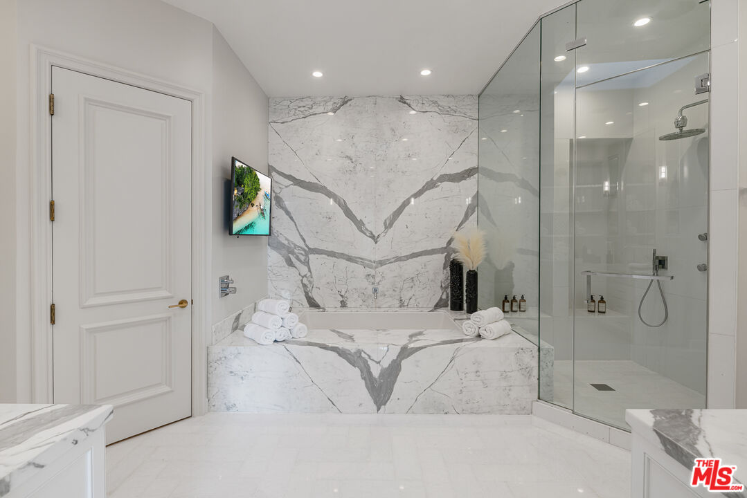 402 Doheny Road Beverly Hills, CA 90210 - Photo 42 of 55