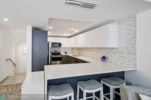 $1,199,000 | 700 Northeast 14th Avenue, Unit 208, Fort Lauderdale, FL 33304