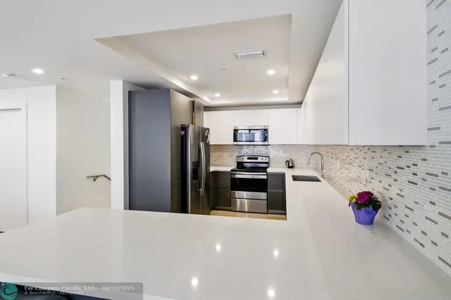 $1,199,000 | 700 Northeast 14th Avenue, Unit 208, Fort Lauderdale, FL 33304