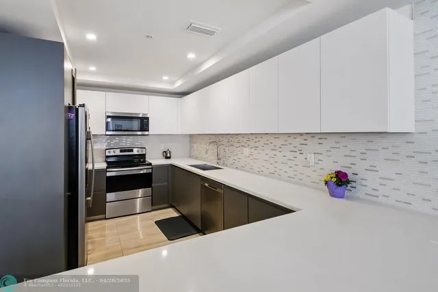 $1,199,000 | 700 Northeast 14th Avenue, Unit 208, Fort Lauderdale, FL 33304