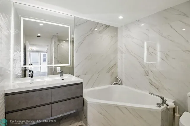 $1,199,000 | 700 Northeast 14th Avenue, Unit 208, Fort Lauderdale, FL 33304