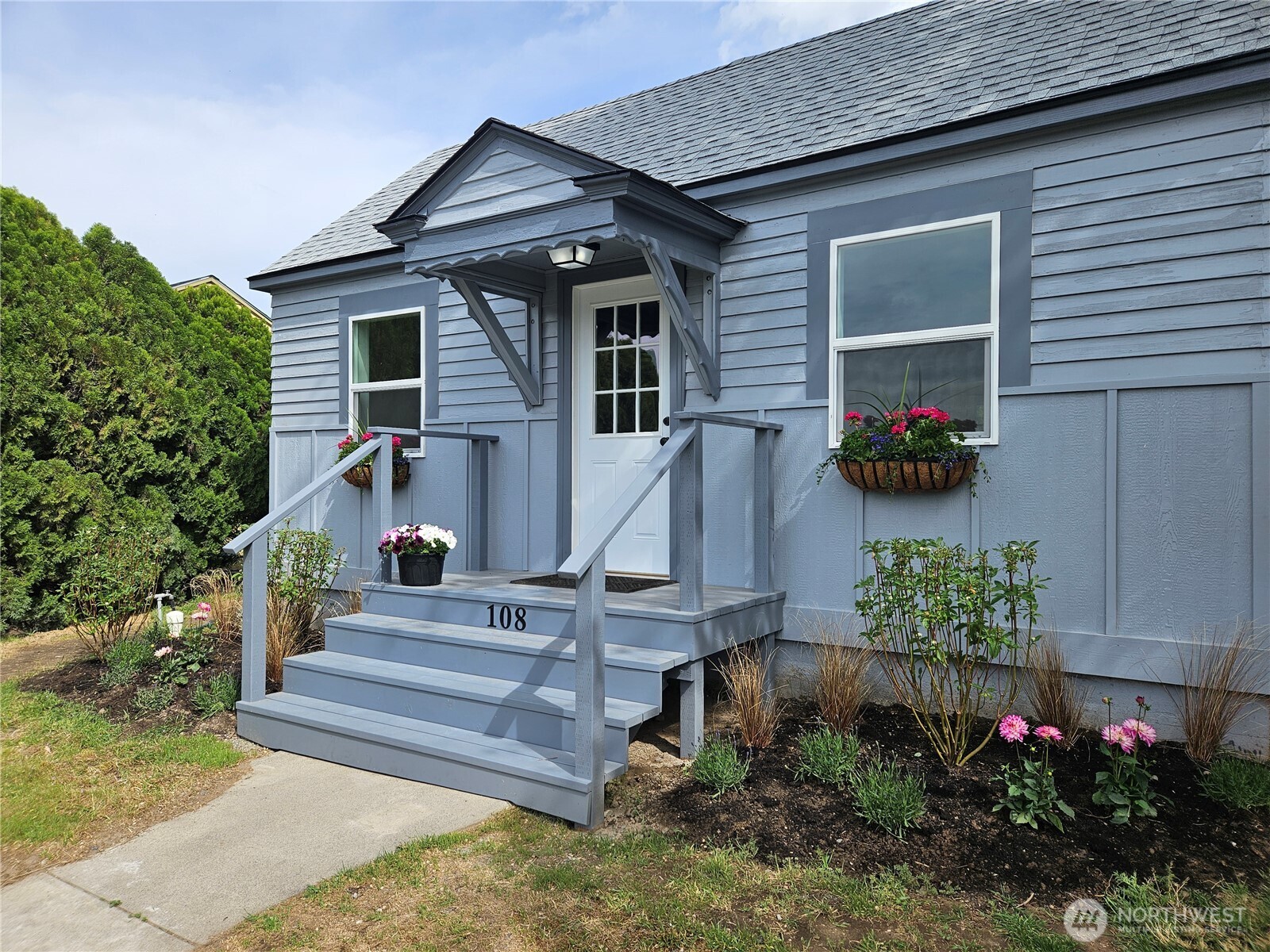 108 West 3rd Street Lind, WA 99341 - Photo 3 of 29 a front view of a house with entryway